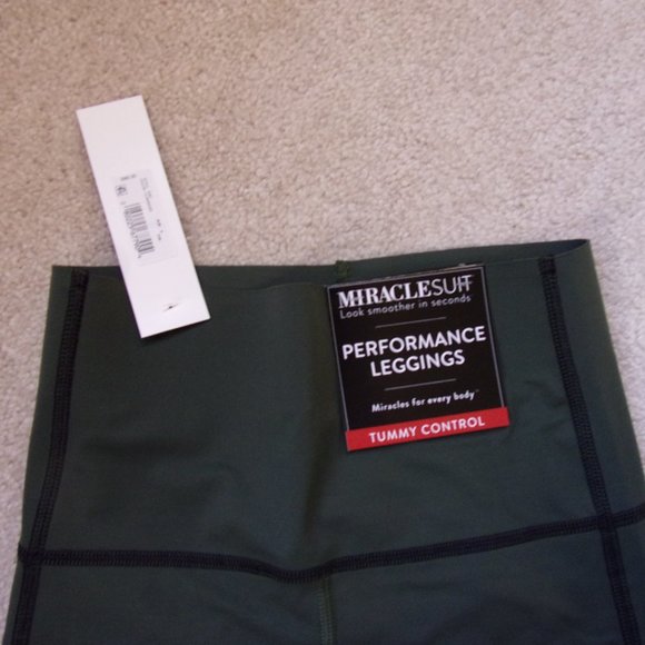 Athletic Leggings By Miraclesuit In Green, Size: L
